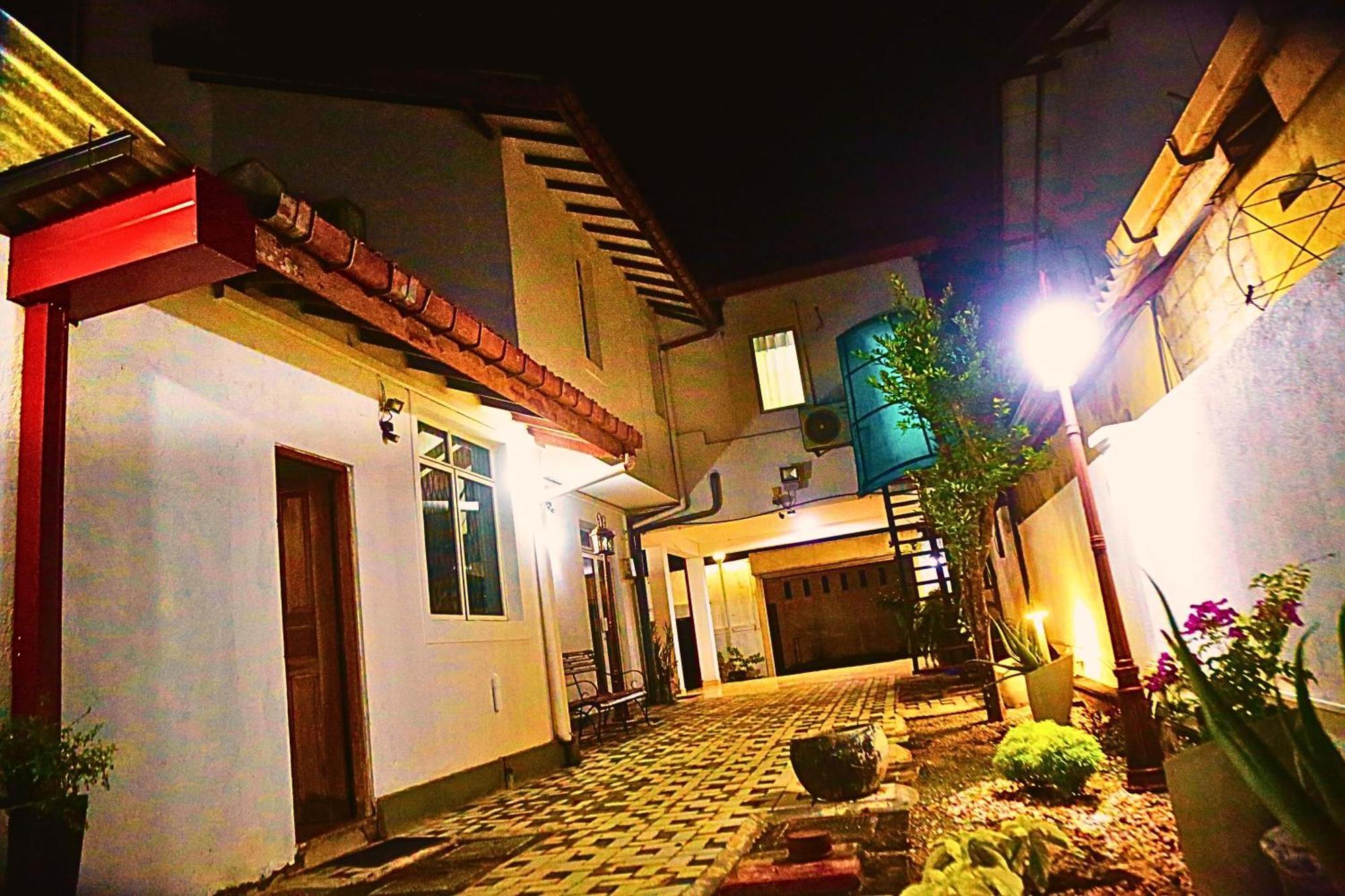 Ared Villa Katunayake Exterior photo